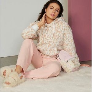 New! Ugg Loyra Super Soft and Fluffy Sherpa Hoodie in White Leopard